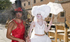 Italian Prisoners do Drag, Theatre