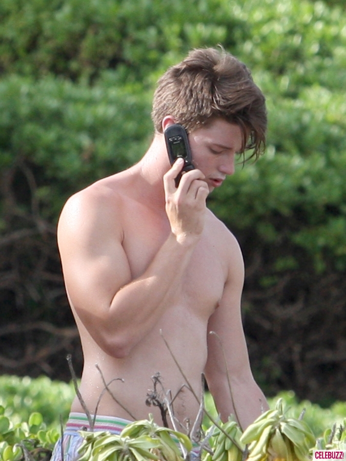 Patrick schwarzenegger naked - рџ Ў Patrick Schwarzenegger flexes on Miami ...